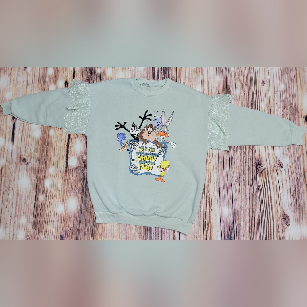 Looney Tunes Graphic crewneck Sweatshirt Ruffle Sleeve L